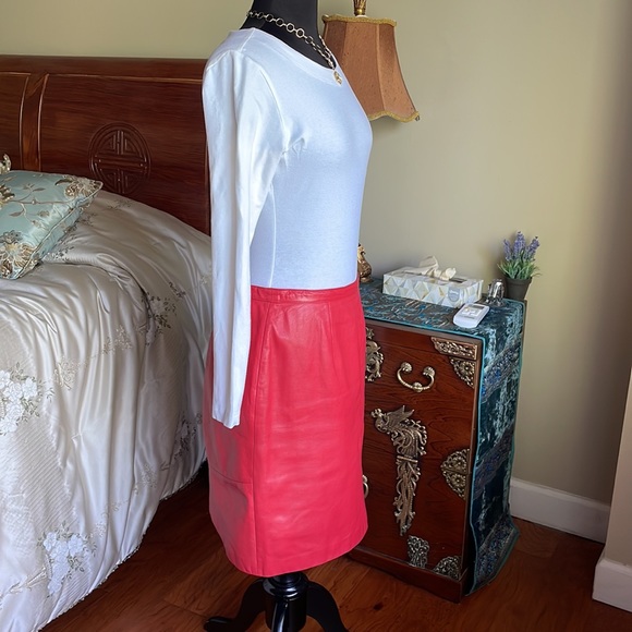 Bombshell Vintage Leather Pencil Skirt - Picture 3 of 11